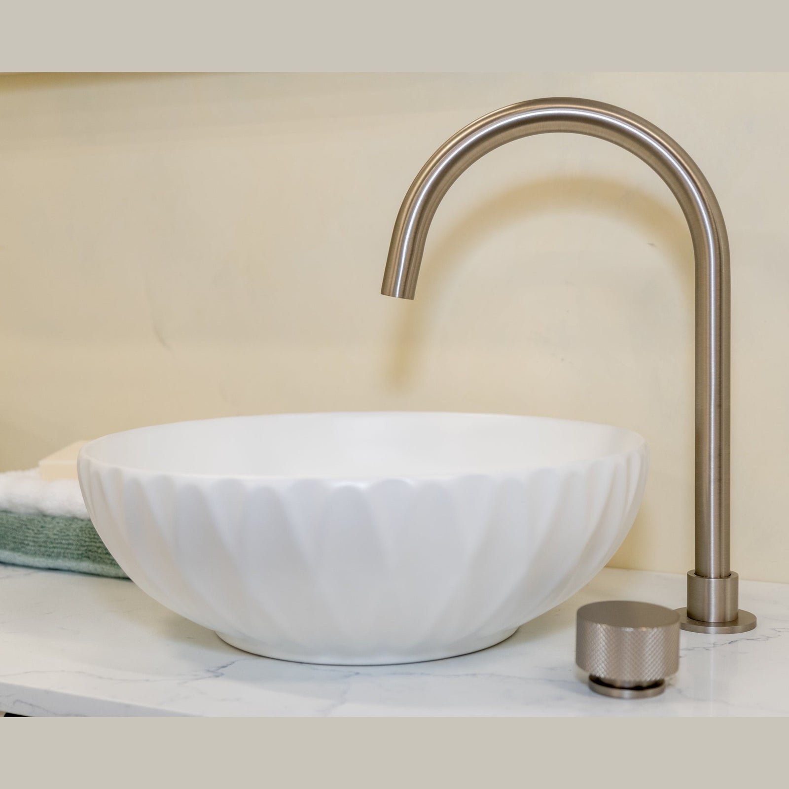 Rubby-40-Matte White at Blue Bathware